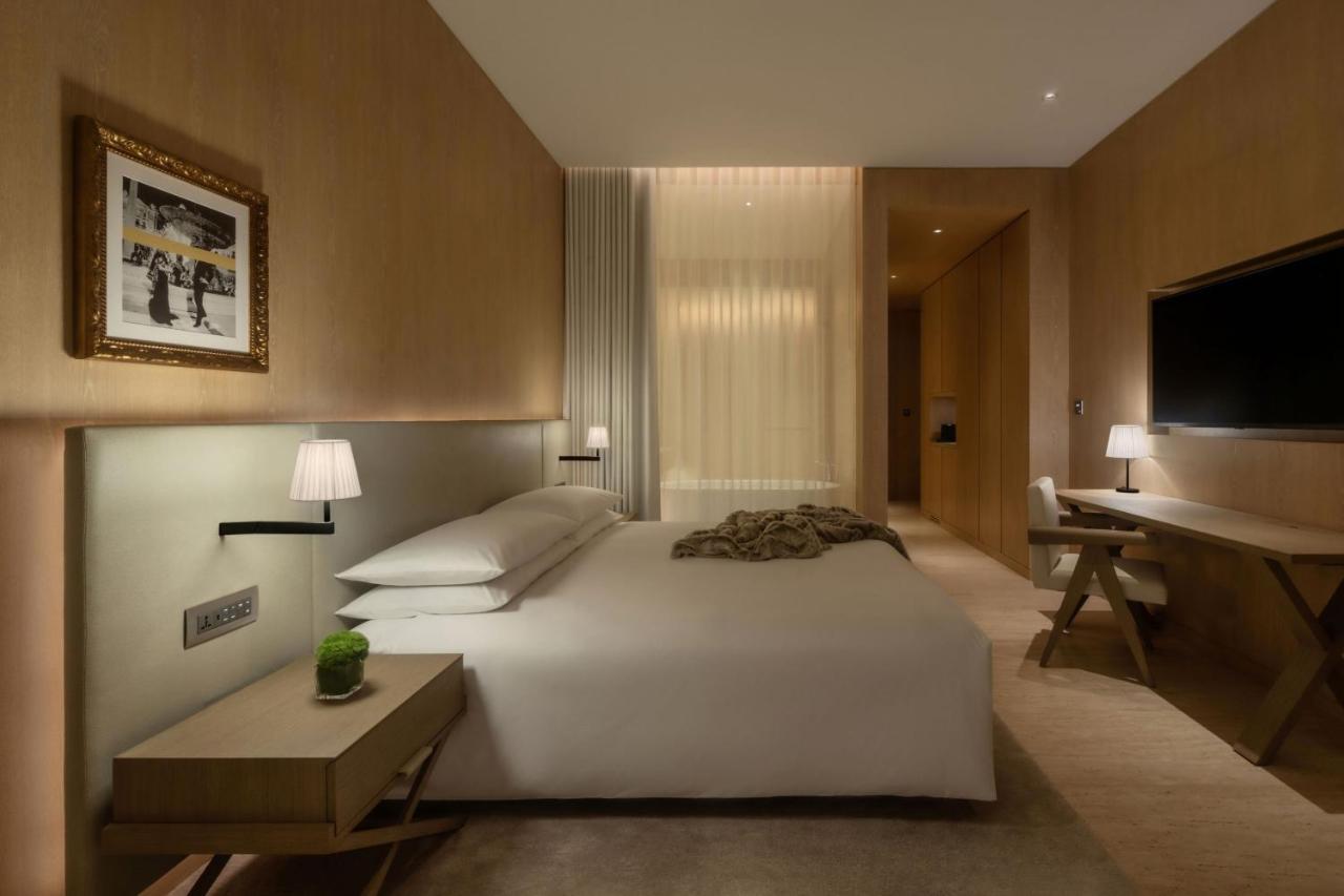 Superior King Room with Balcony - High Floor